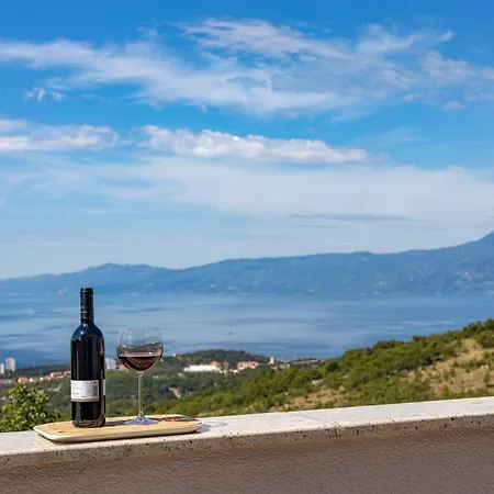 Appartement Terra Magica Deluxe Or With Heating, Free Parking, Terrace And Sea View Rijeka