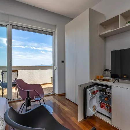 Terra Magica Deluxe Or With Heating, Free Parking, Terrace And Sea View Appartement Rijeka