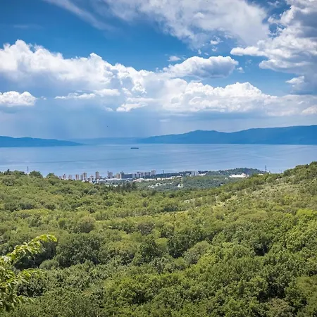 Appartement Terra Magica Deluxe Or With Heating, Free Parking, Terrace And Sea View Rijeka