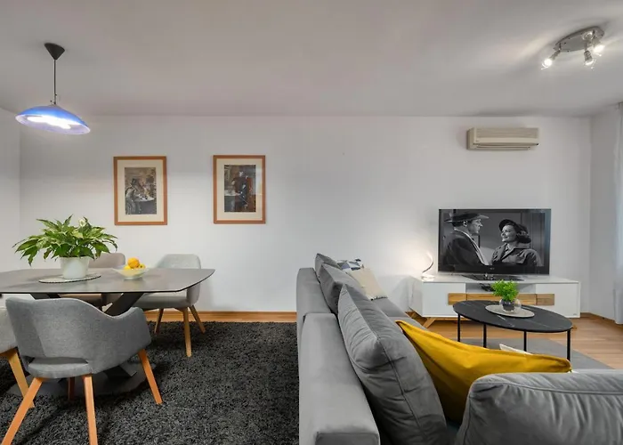 Terra Magica Deluxe Or With Free Parking, Terrace And Sea View Fiume